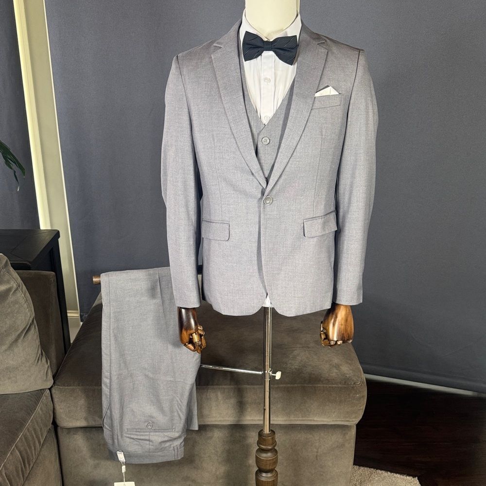 Men's Gray 3 Piece Slim Fit Formal Suit One Button Closure 32 Jacket 34 Pant NWT